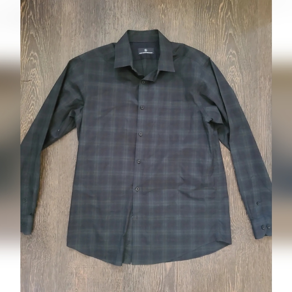 Hart Schaffner Marx Bottonup Dress Shirt Mens MED Long Sleeve NWOT.